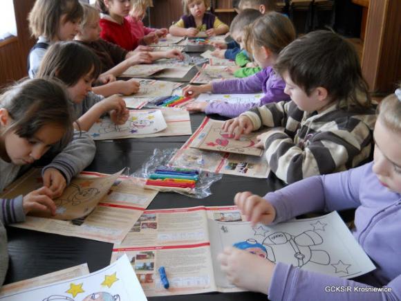 Tajniki pracy piekarza i strażaka oraz zajęcia plastyczne. Pierwszy tydzień ferii w Krośniewicach