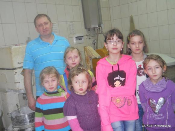 Tajniki pracy piekarza i strażaka oraz zajęcia plastyczne. Pierwszy tydzień ferii w Krośniewicach