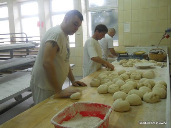 Tajniki pracy piekarza i strażaka oraz zajęcia plastyczne. Pierwszy tydzień ferii w Krośniewicach
