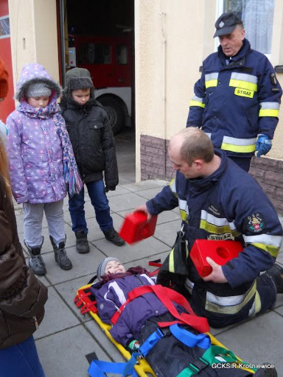 Tajniki pracy piekarza i strażaka oraz zajęcia plastyczne. Pierwszy tydzień ferii w Krośniewicach