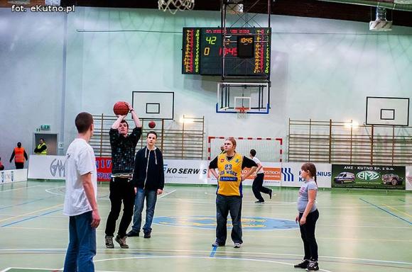 AZS wygrywa ze STALĄ Ostrów Wielkopolski