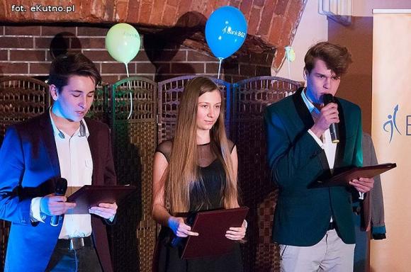 Być kobietą, bo kobiety są występne i zdradzieckie... Piosenki o kobietach i dla nich w Hotelu Rondo