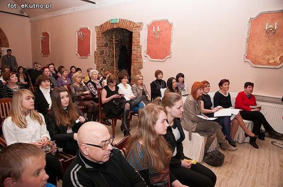 Być kobietą, bo kobiety są występne i zdradzieckie... Piosenki o kobietach i dla nich w Hotelu Rondo