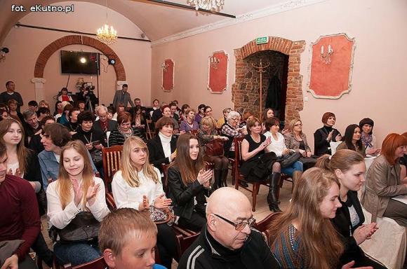 Być kobietą, bo kobiety są występne i zdradzieckie... Piosenki o kobietach i dla nich w Hotelu Rondo