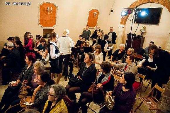 Być kobietą, bo kobiety są występne i zdradzieckie... Piosenki o kobietach i dla nich w Hotelu Rondo