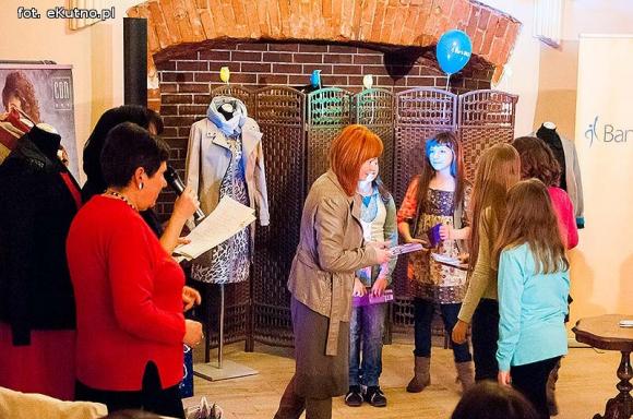 Być kobietą, bo kobiety są występne i zdradzieckie... Piosenki o kobietach i dla nich w Hotelu Rondo