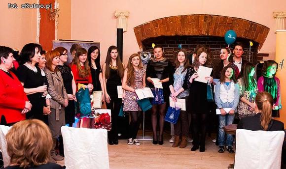 Być kobietą, bo kobiety są występne i zdradzieckie... Piosenki o kobietach i dla nich w Hotelu Rondo