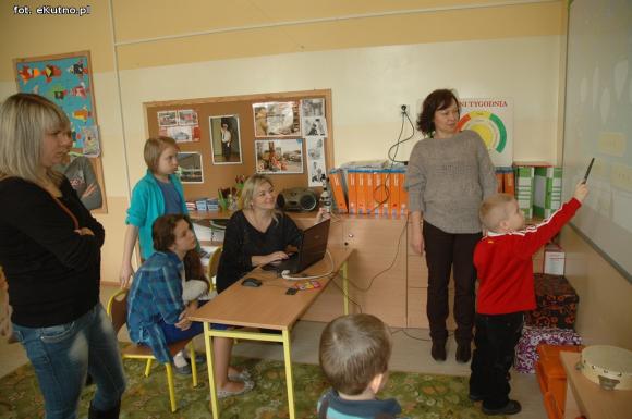 Czwórka zaprasza do zerówki i pierwszej klasy