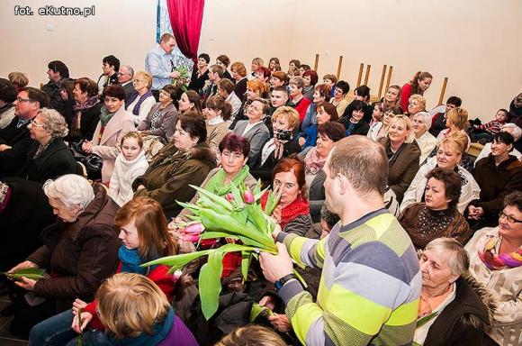 Rewelacyjne występy na Dzień Kobiet w OSP w Leszczynku