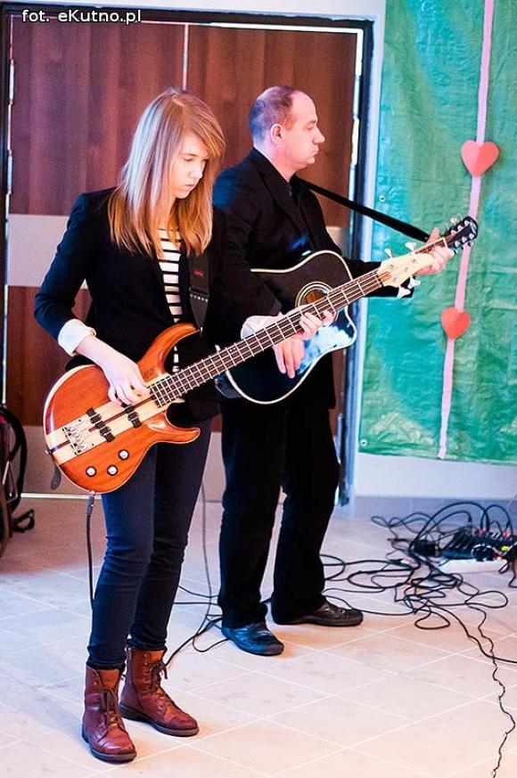 Rewelacyjne występy na Dzień Kobiet w OSP w Leszczynku