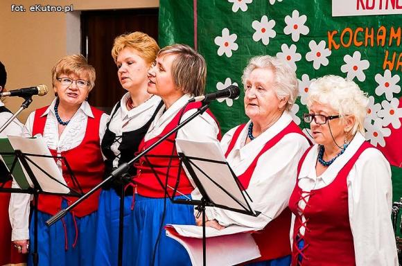 Rewelacyjne występy na Dzień Kobiet w OSP w Leszczynku