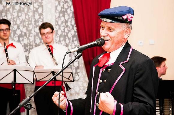 Rewelacyjne występy na Dzień Kobiet w OSP w Leszczynku