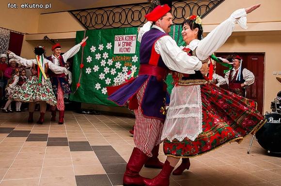 Rewelacyjne występy na Dzień Kobiet w OSP w Leszczynku