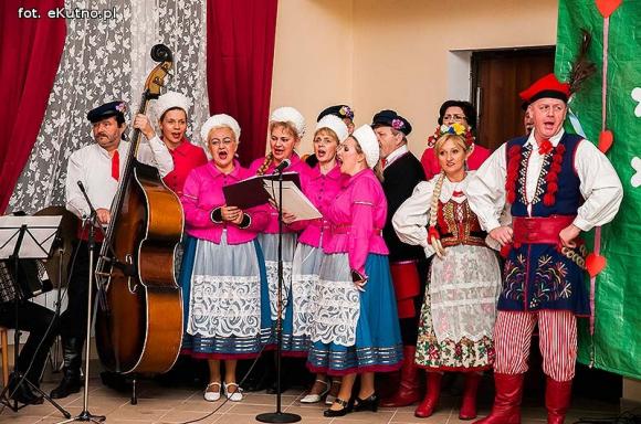 Rewelacyjne występy na Dzień Kobiet w OSP w Leszczynku