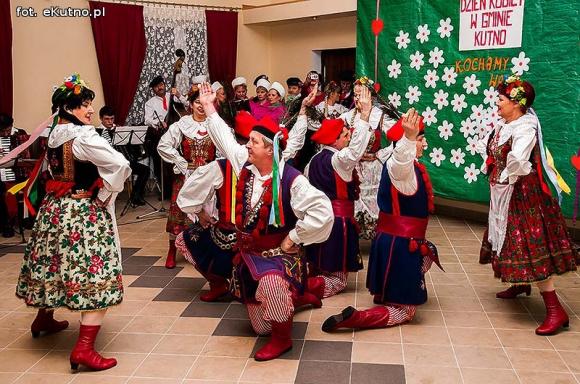 Rewelacyjne występy na Dzień Kobiet w OSP w Leszczynku