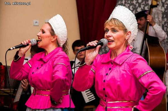 Rewelacyjne występy na Dzień Kobiet w OSP w Leszczynku