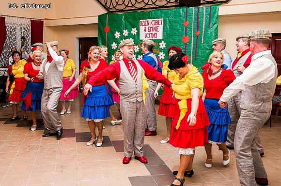 Rewelacyjne występy na Dzień Kobiet w OSP w Leszczynku