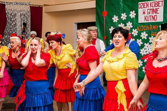 Rewelacyjne występy na Dzień Kobiet w OSP w Leszczynku