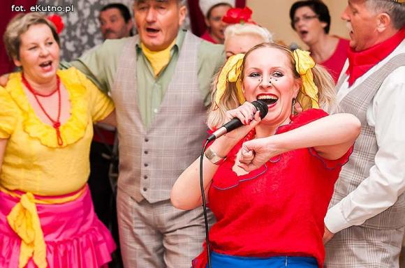 Rewelacyjne występy na Dzień Kobiet w OSP w Leszczynku