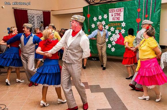 Rewelacyjne występy na Dzień Kobiet w OSP w Leszczynku