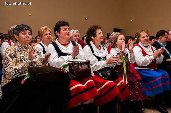 Rewelacyjne występy na Dzień Kobiet w OSP w Leszczynku