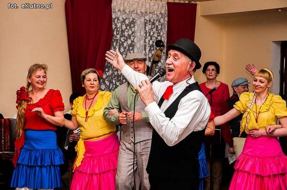 Rewelacyjne występy na Dzień Kobiet w OSP w Leszczynku