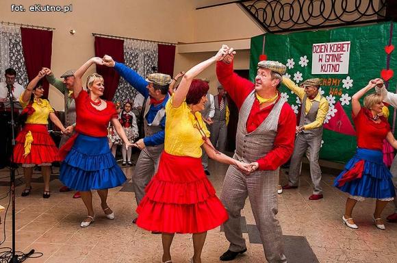 Rewelacyjne występy na Dzień Kobiet w OSP w Leszczynku