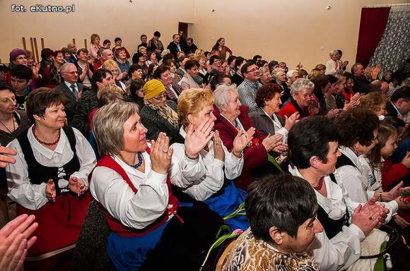 Rewelacyjne występy na Dzień Kobiet w OSP w Leszczynku