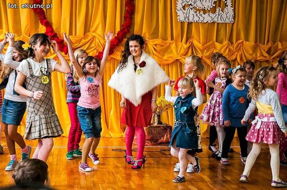 W piątek świętowały dziewczynki w Szewcach Nadolnych. Miss szkoły wybrane