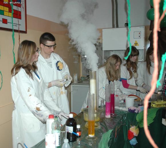 Staszic Band, wulkan, motory i pokaz mody. Drzwi otwarte w Zespole Szkół nr 1 w Kutnie