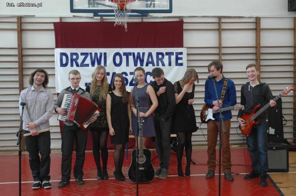 Staszic Band, wulkan, motory i pokaz mody. Drzwi otwarte w Zespole Szkół nr 1 w Kutnie