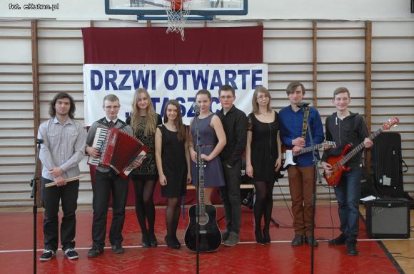 Staszic Band, wulkan, motory i pokaz mody. Drzwi otwarte w Zespole Szkół nr 1 w Kutnie