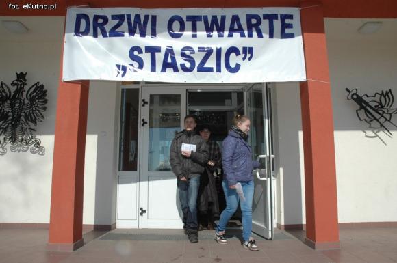 Staszic Band, wulkan, motory i pokaz mody. Drzwi otwarte w Zespole Szkół nr 1 w Kutnie