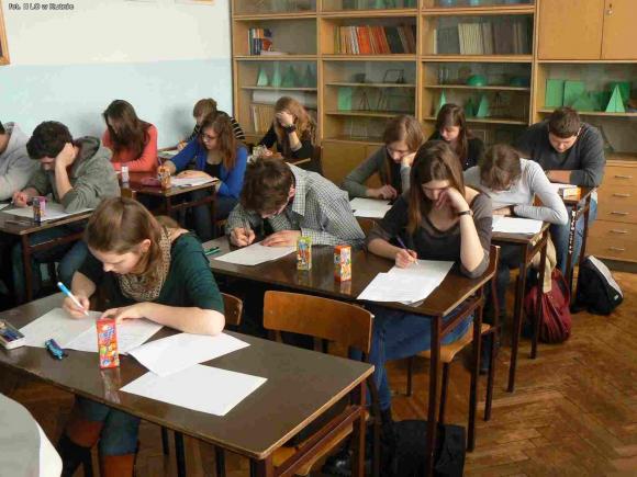 Matematyczne zmagania gimnazjalistów w Kasprowiczu