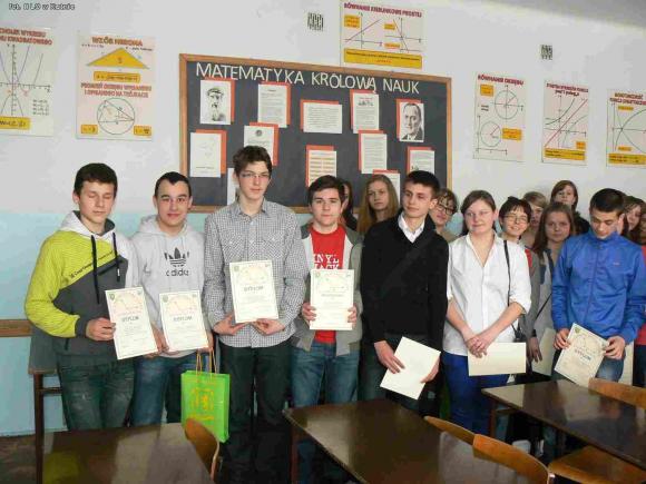 Matematyczne zmagania gimnazjalistów w Kasprowiczu