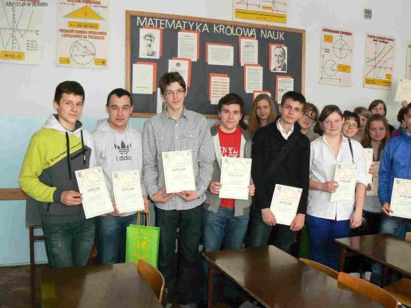 Matematyczne zmagania gimnazjalistów w Kasprowiczu