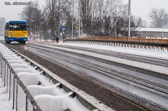 Sypany Poniedziałek? Śmigus Dyngus i niebezpieczne dachowe lawiny