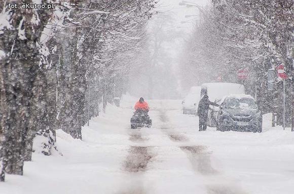 Sypany Poniedziałek? Śmigus Dyngus i niebezpieczne dachowe lawiny