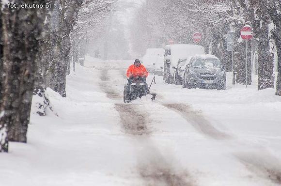 Sypany Poniedziałek? Śmigus Dyngus i niebezpieczne dachowe lawiny