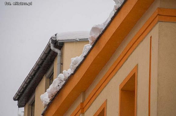 Sypany Poniedziałek? Śmigus Dyngus i niebezpieczne dachowe lawiny