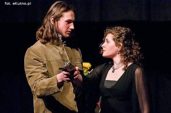 Rewelacyjnie zagrany! Charytatywny spektakl uczniów 