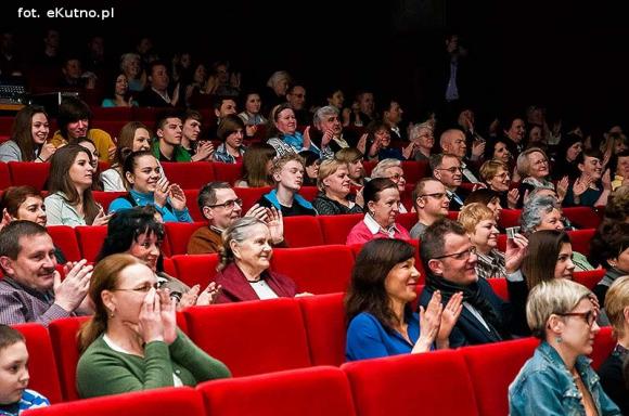 Rewelacyjnie zagrany! Charytatywny spektakl uczniów 