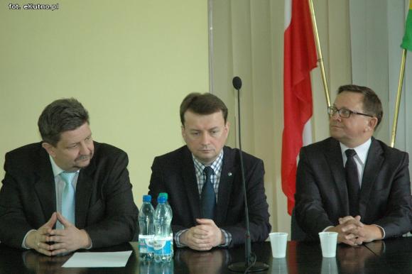 Prorosyjski Tusk, rząd jak dzieci we mgle i broszurki CBA. Bez demokracji na spotkaniu posła Błaszczaka