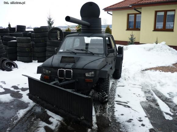 Wspomnienie zimy. Przerobił Malucha na czołg, żeby walczyć ze śniegiem