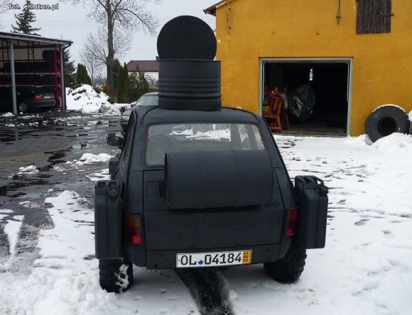 Wspomnienie zimy. Przerobił Malucha na czołg, żeby walczyć ze śniegiem