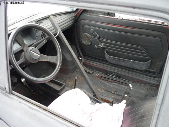 Wspomnienie zimy. Przerobił Malucha na czołg, żeby walczyć ze śniegiem