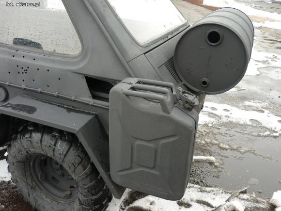 Wspomnienie zimy. Przerobił Malucha na czołg, żeby walczyć ze śniegiem