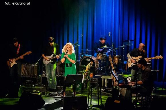 Debiutancka płyta Magdy Ptaszyńskiej życzliwie przyjęta przez kutnowską publiczność