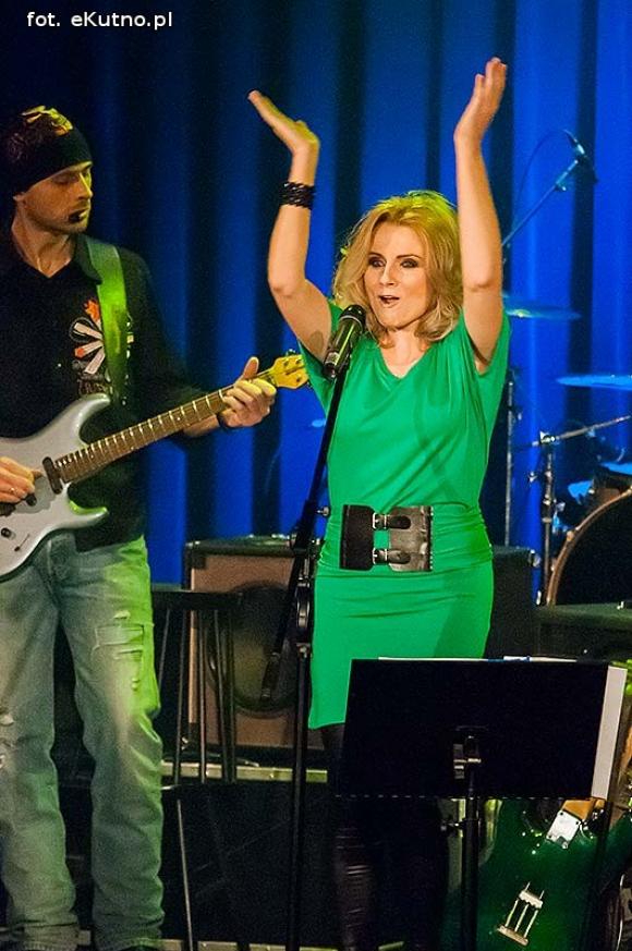 Debiutancka płyta Magdy Ptaszyńskiej życzliwie przyjęta przez kutnowską publiczność