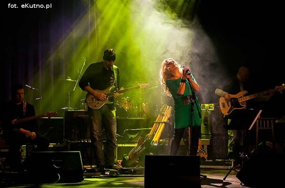 Debiutancka płyta Magdy Ptaszyńskiej życzliwie przyjęta przez kutnowską publiczność